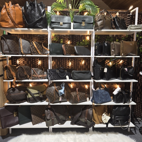 $5 Start LV,Gucci,Chanel,Chloe,Fendi,etc. - Picture 2 of 2